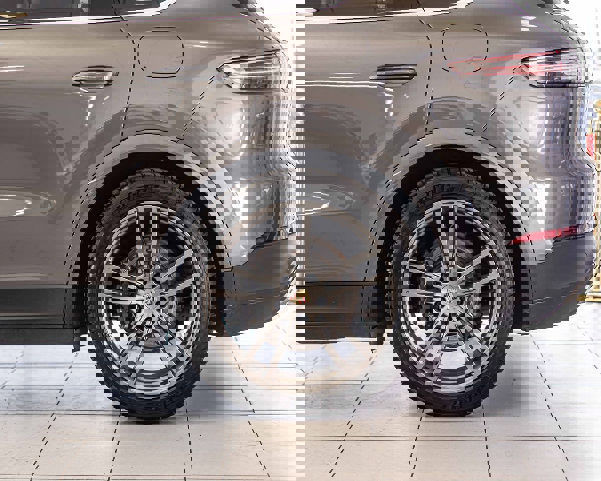 Used 2021 Porsche Cayenne E-Hybrid image 8