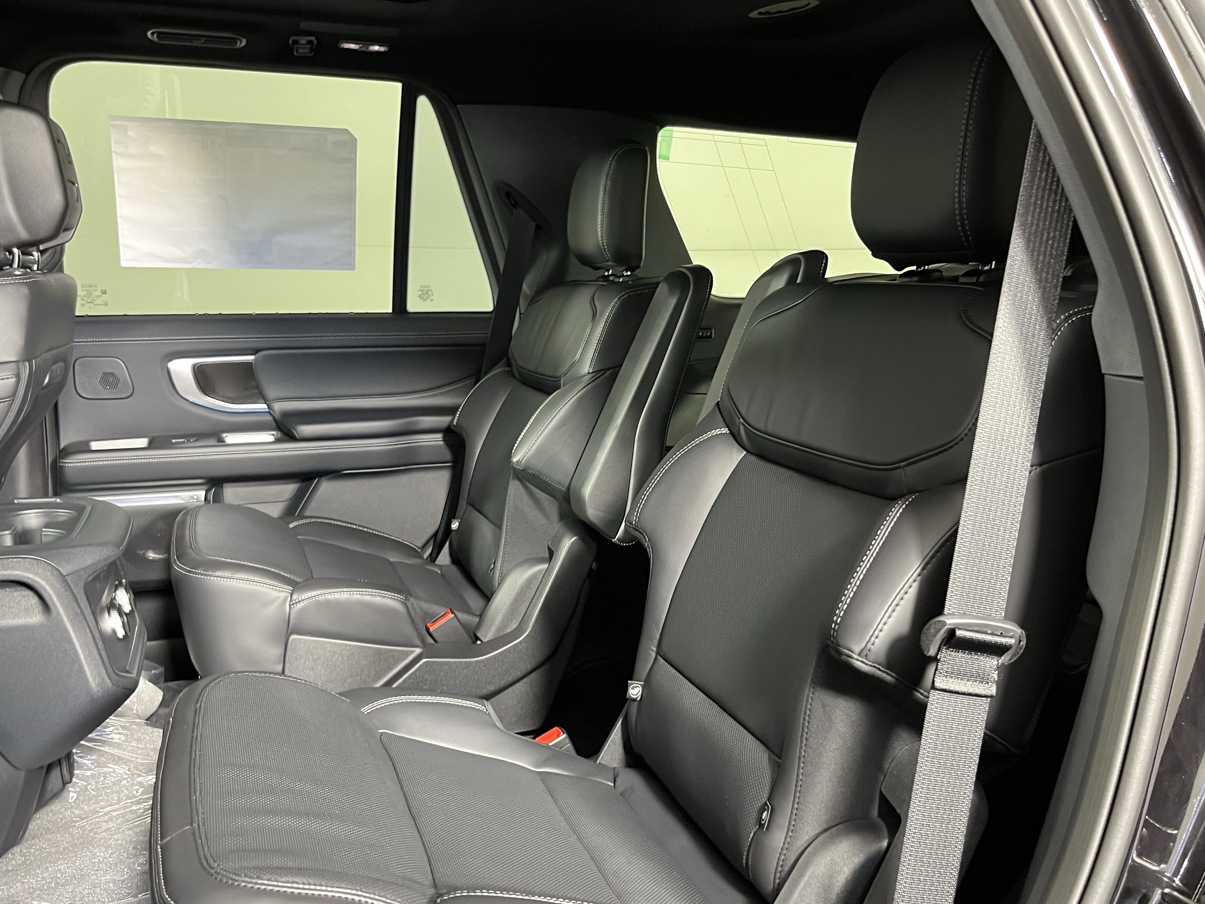 New 2026 Ford Expedition Platinum w/ Stealth Performance Package AWD/4WD image 13