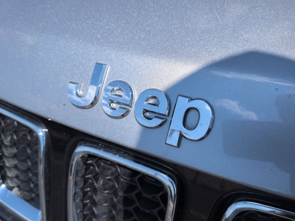 Used 2018 Jeep Compass Latitude FWD image 31