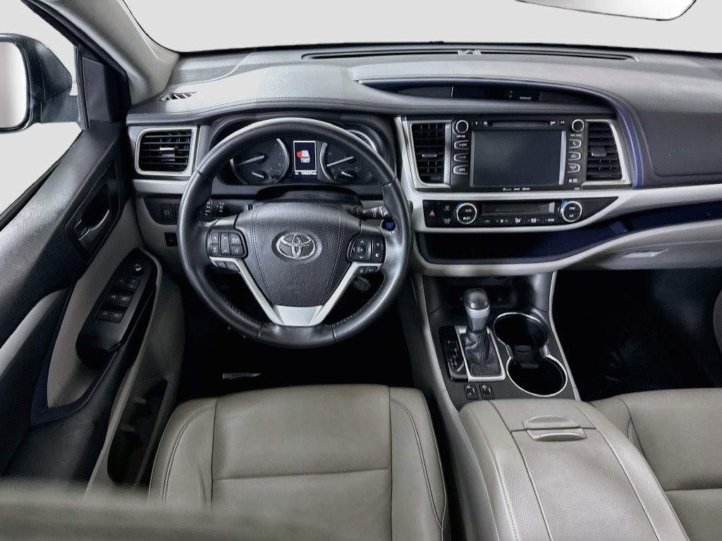 Certified 2019 Toyota Highlander XLE AWD/4WD image 4