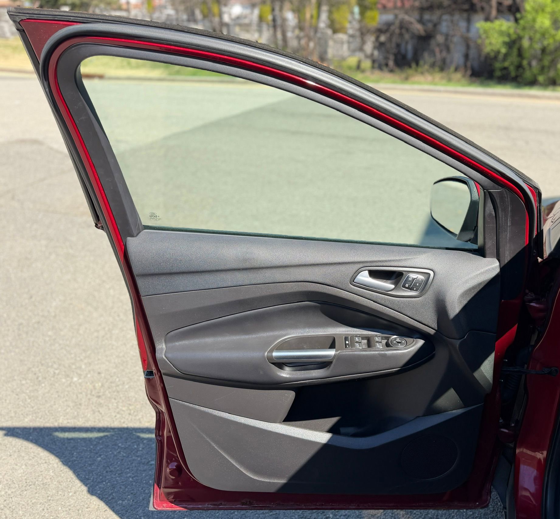 Used 2018 Ford Escape Titanium w/ Ford Safe & Smart Package image 16