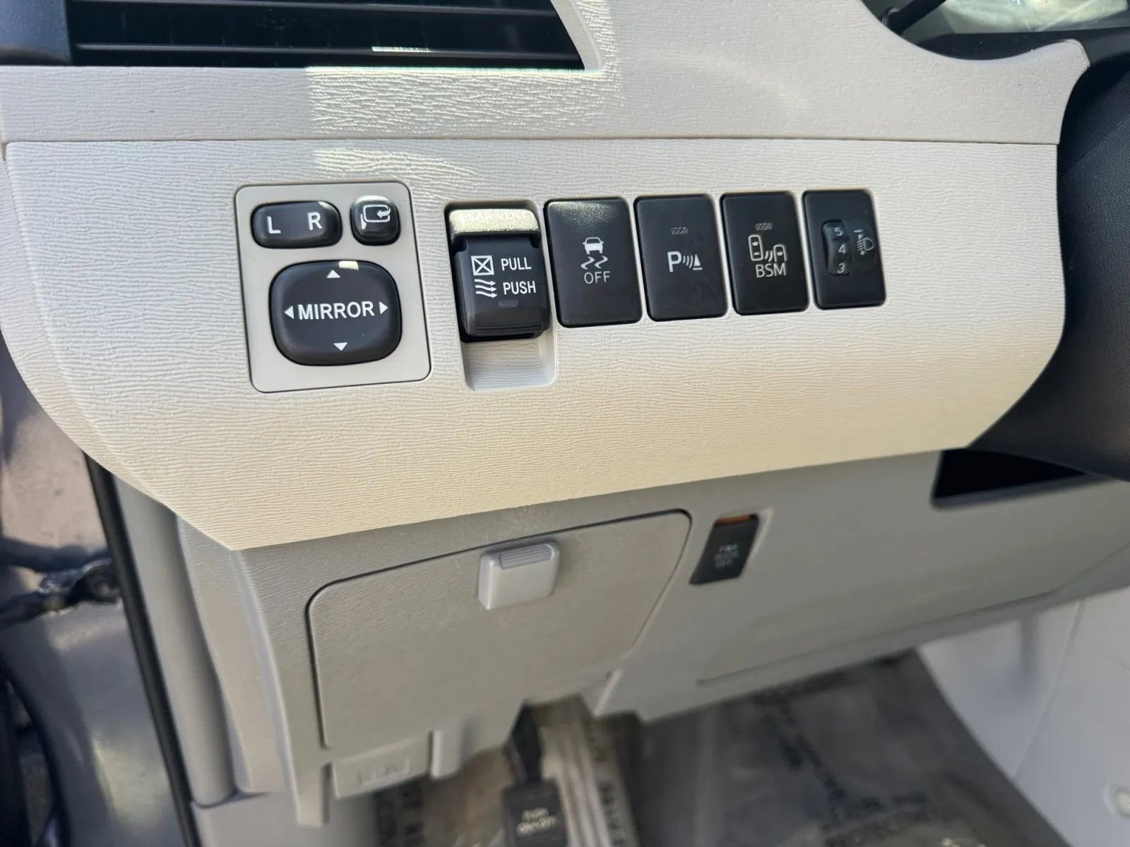 Used 2013 Toyota Sienna Limited w/ Premium Pkg AWD/4WD image 22