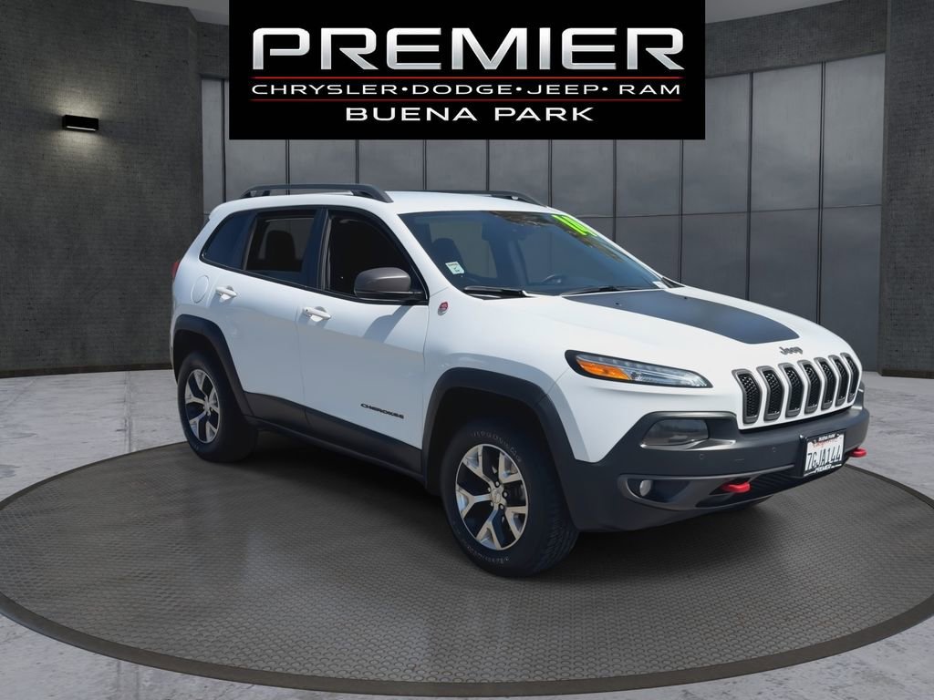 Used 2014 Jeep Cherokee Trailhawk w/ Technology Group AWD/4WD image 2