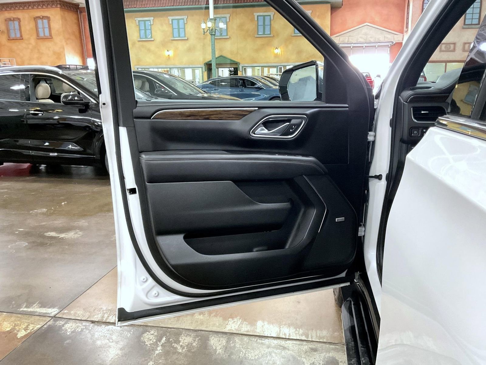 Certified 2023 Chevrolet Tahoe Premier w/ Advanced Technology Package image 9