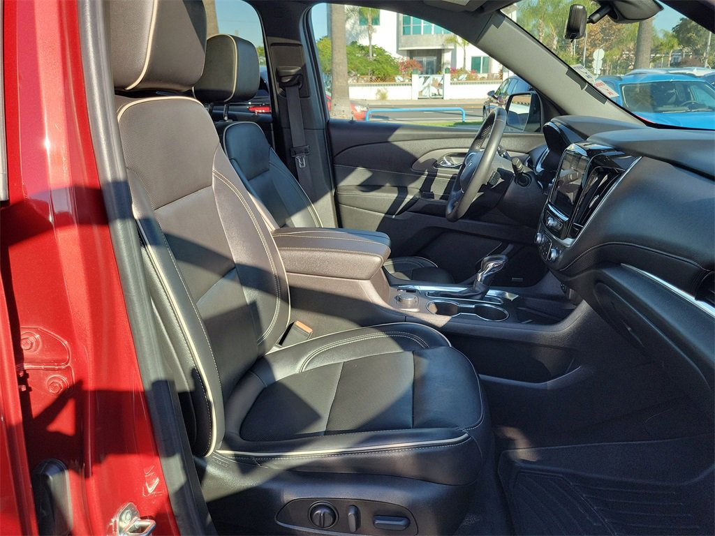 Certified 2022 Chevrolet Traverse Premier w/ Redline Edition image 19