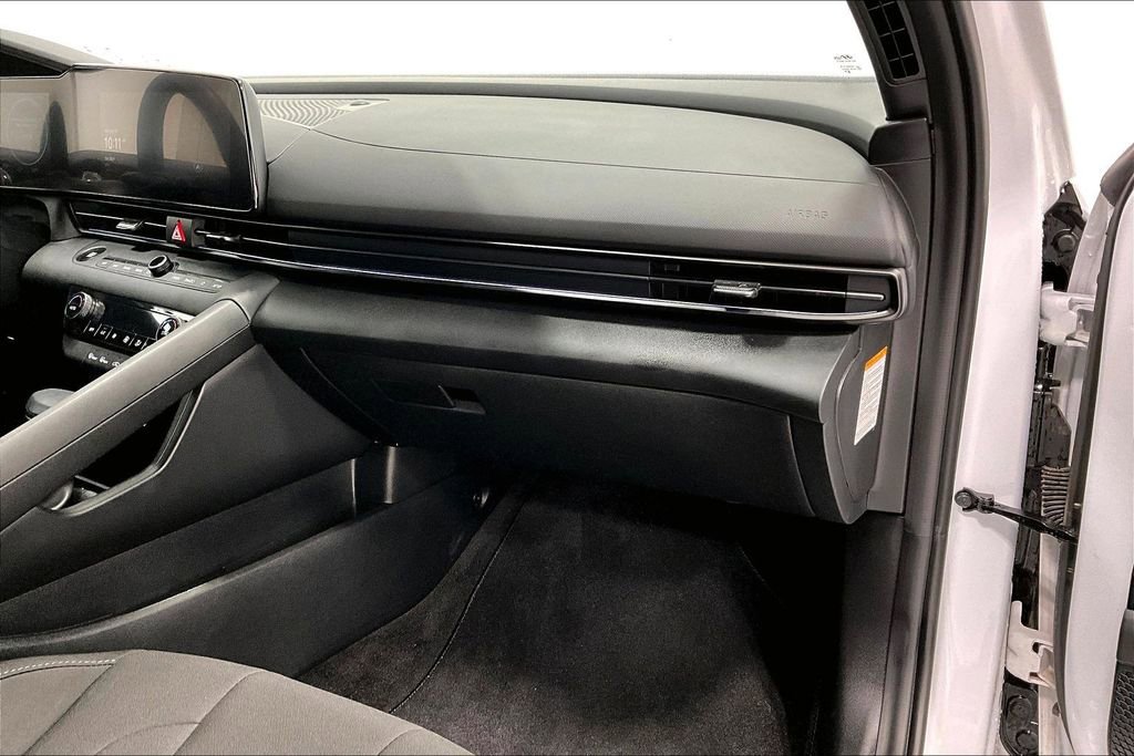 Certified 2025 Hyundai Elantra SEL image 19