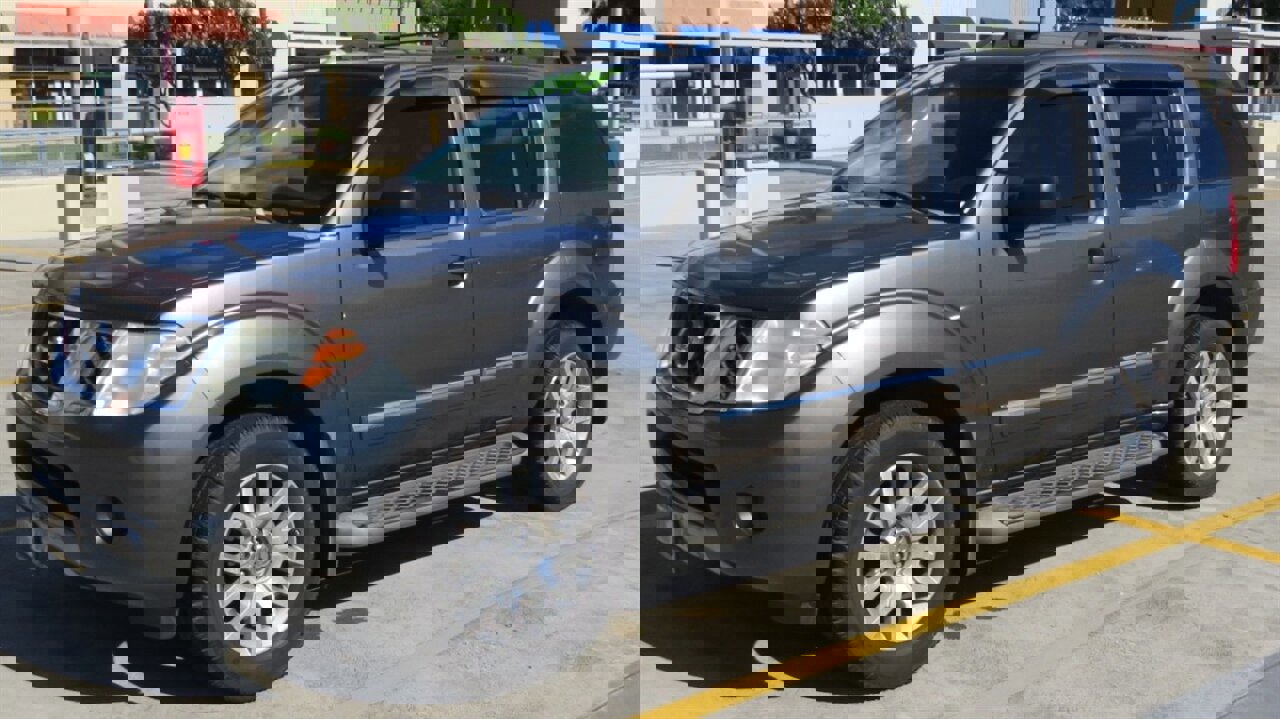 Used 2008 Nissan Pathfinder LE image 1