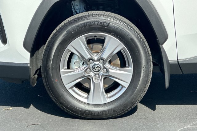Used 2025 Toyota RAV4 XLE FWD image 30