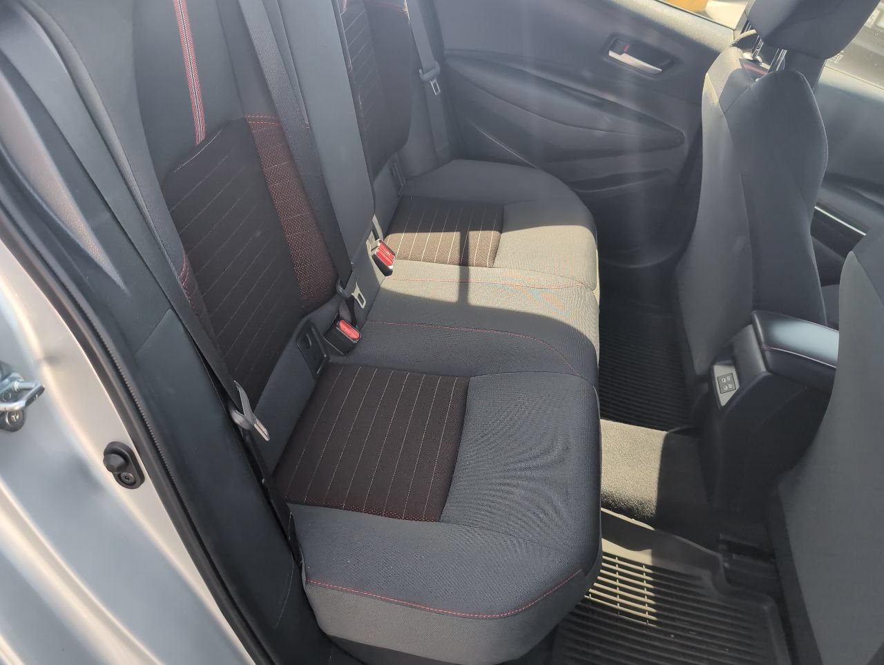 Certified 2025 Toyota Corolla SE FWD image 4