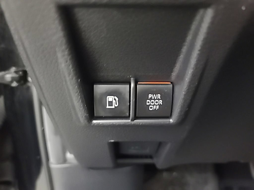 Used 2025 Toyota Sienna LE FWD image 31