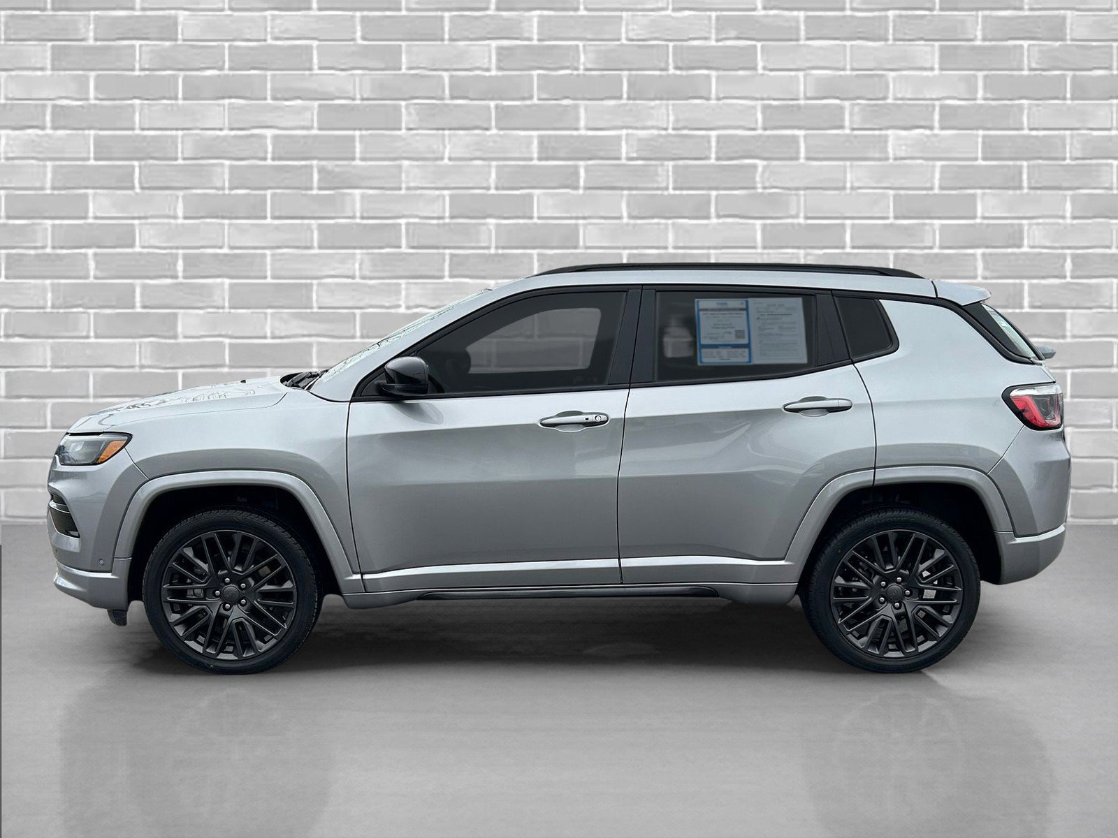 Used 2023 Jeep Compass Limited image 2
