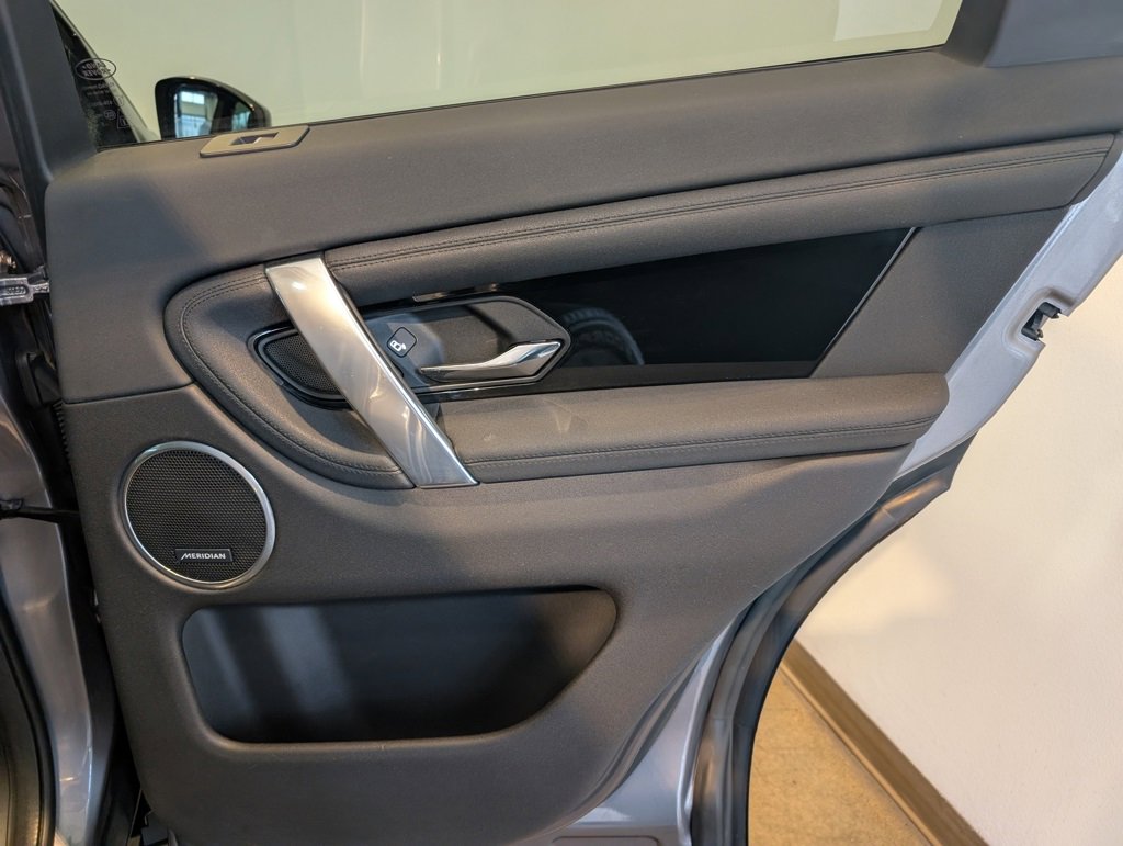 Used 2021 Land Rover Discovery Sport S image 28