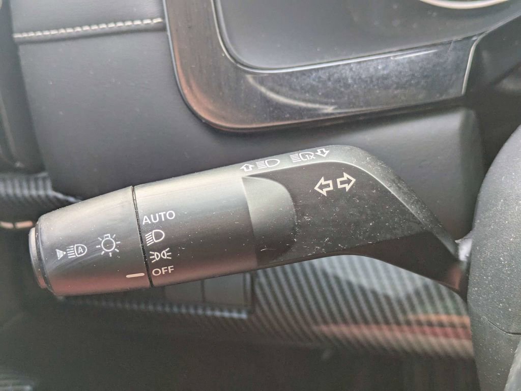 Used 2024 Nissan Pathfinder SV image 27