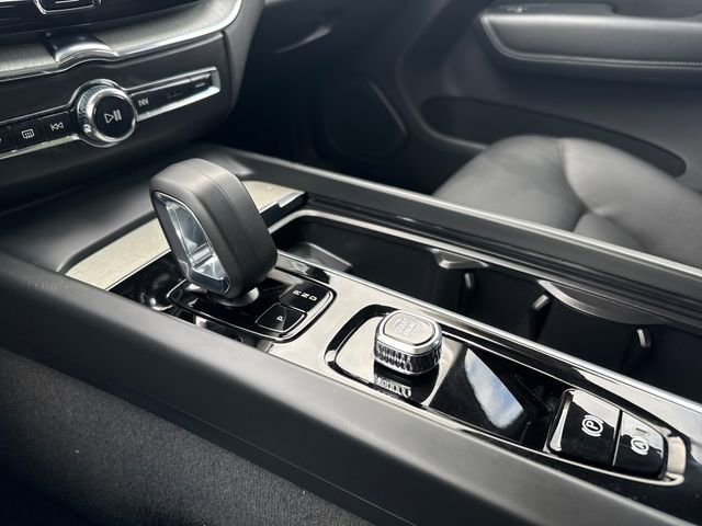 Used 2025 Volvo XC60 B5 Plus image 26