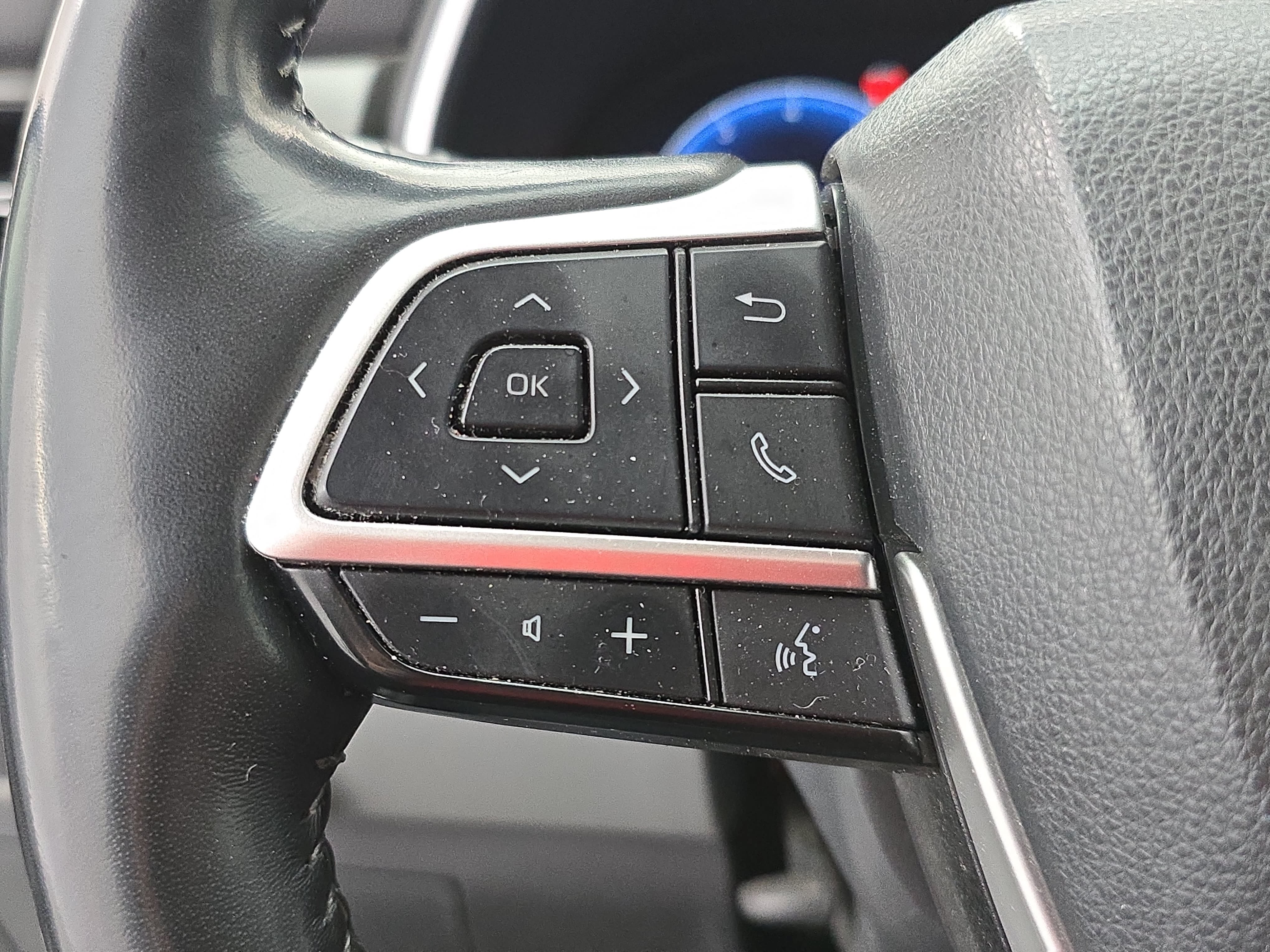 Used 2023 Toyota Highlander Limited FWD image 18