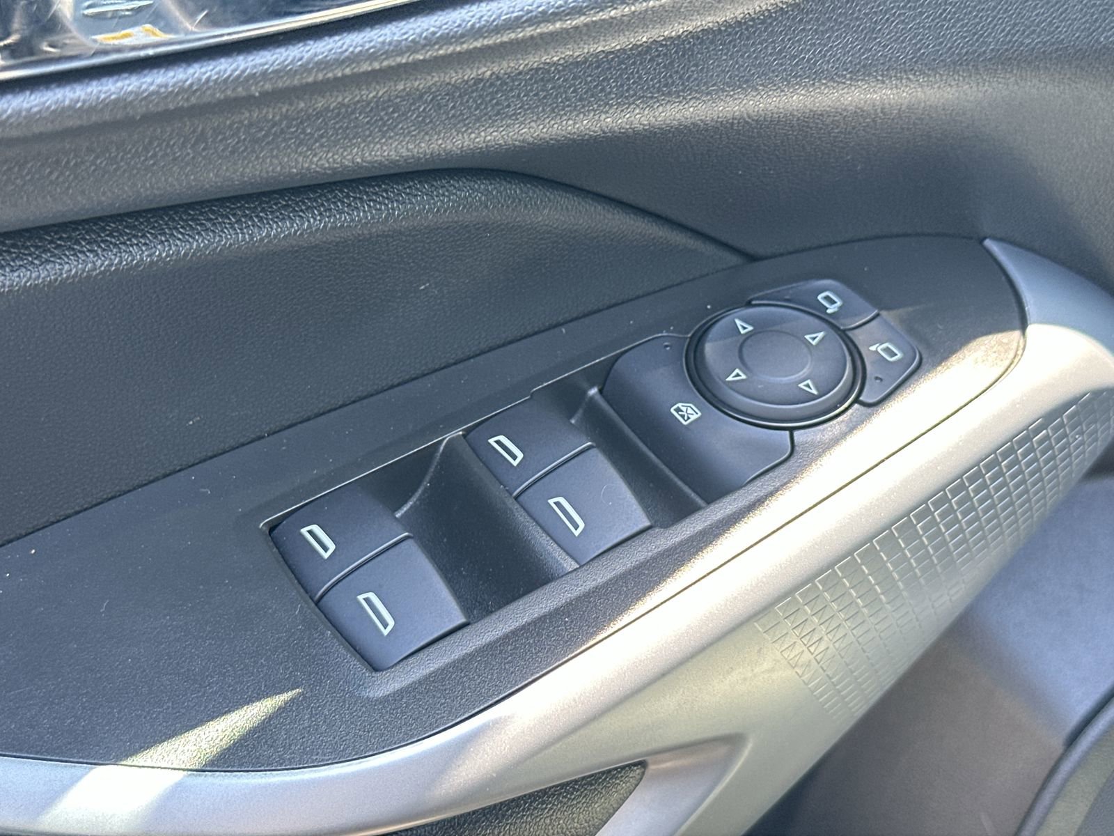 Used 2024 Chevrolet Trax LS w/ Driver Confidence Package FWD image 15