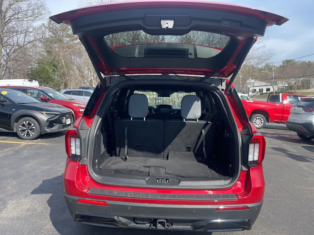 Used 2025 Ford Explorer ST-Line w/ ST-Line Street Pack AWD/4WD image 11