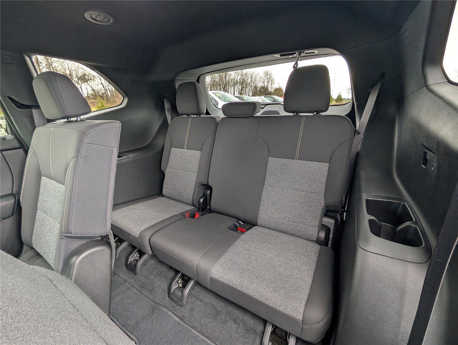 Used 2025 GMC Acadia Elevation image 14