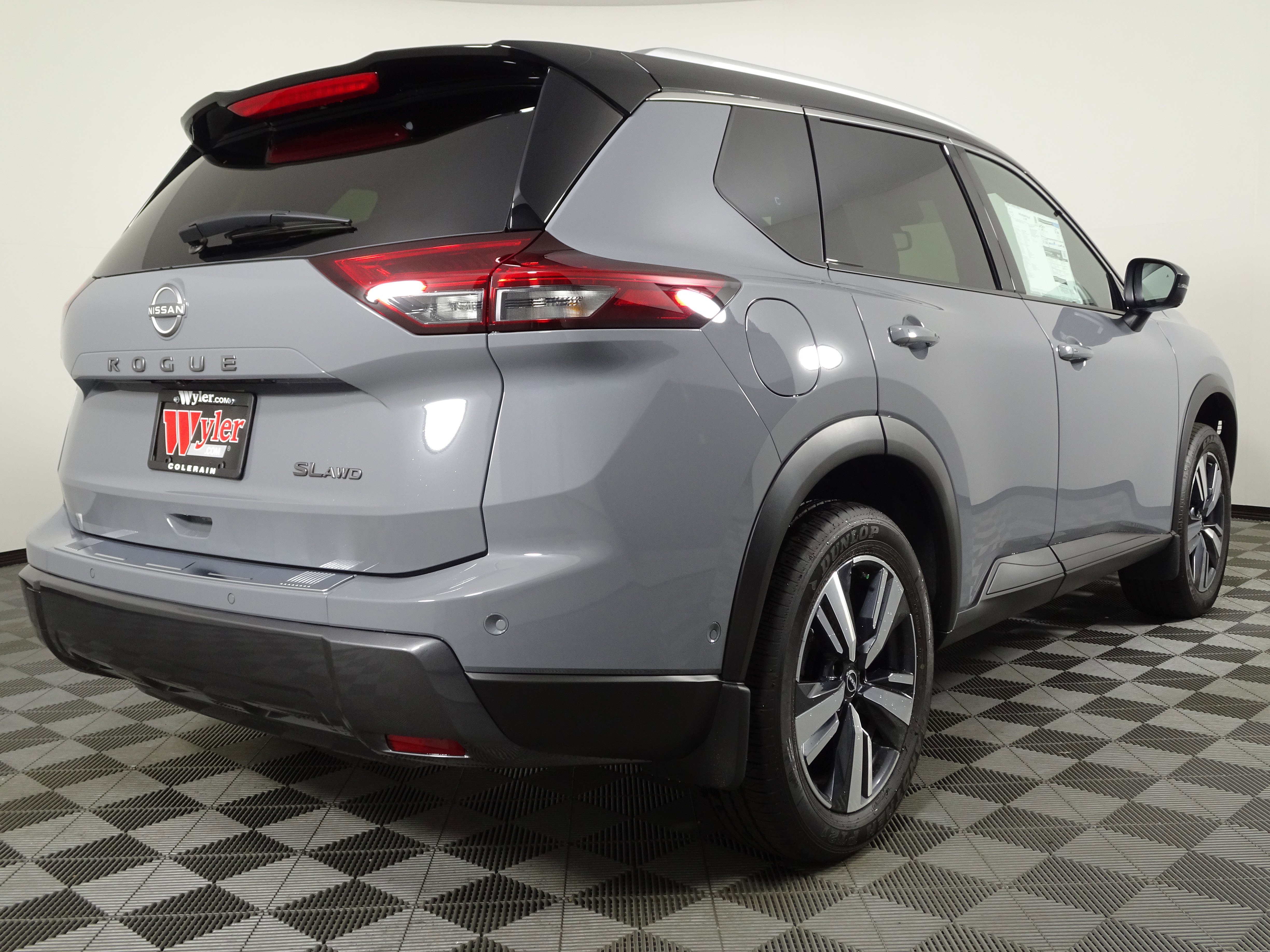 New 2025 Nissan Rogue SL image 3