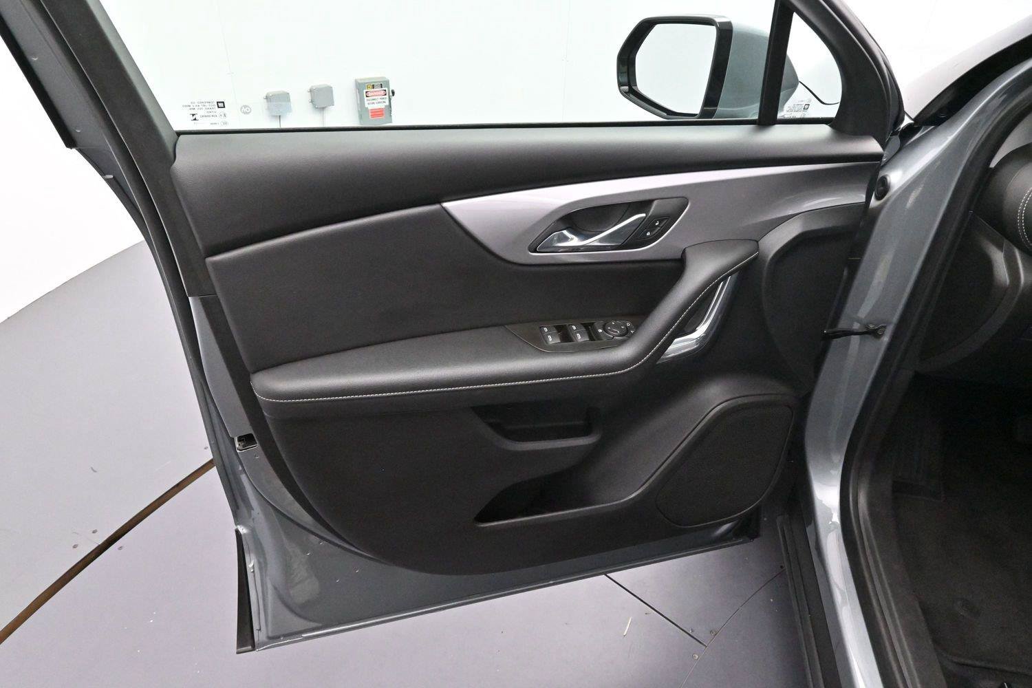 Used 2025 Chevrolet Blazer LT AWD/4WD image 9