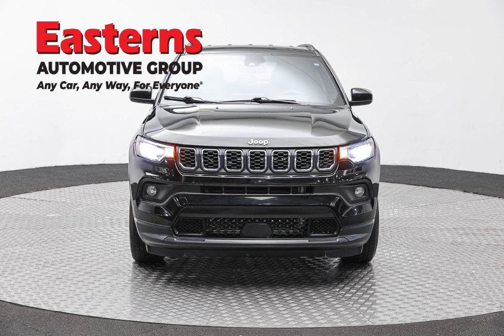 Used 2024 Jeep Compass Latitude AWD/4WD image 4