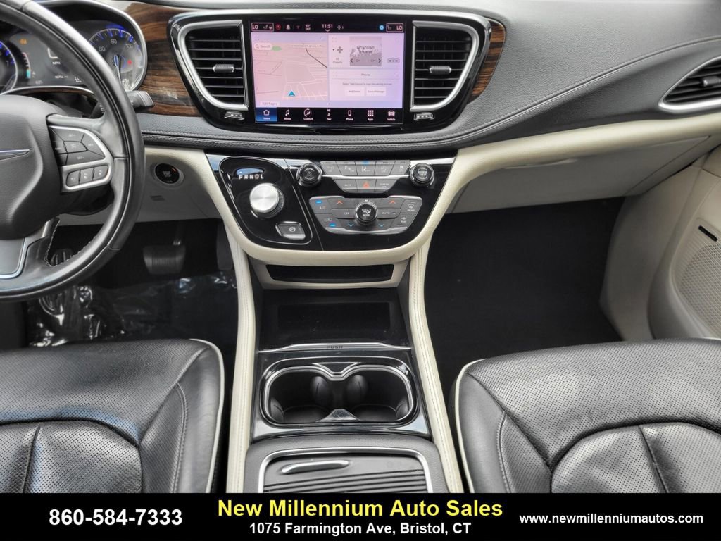 Used 2022 Chrysler Pacifica Limited image 14