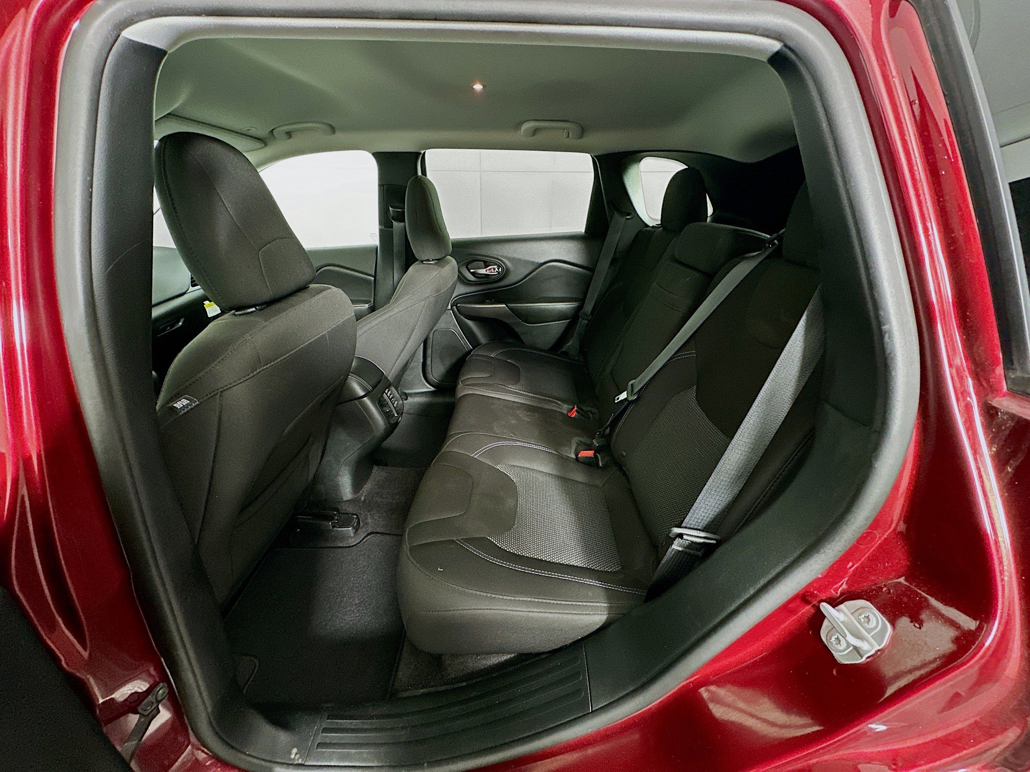 Used 2019 Jeep Cherokee Latitude w/ Popular Appearance Group image 26