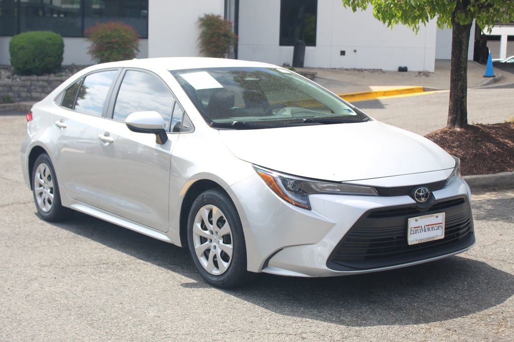 Used 2023 Toyota Corolla LE FWD image 1