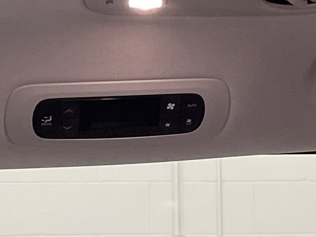 Used 2024 Chrysler Pacifica Touring-L FWD image 18