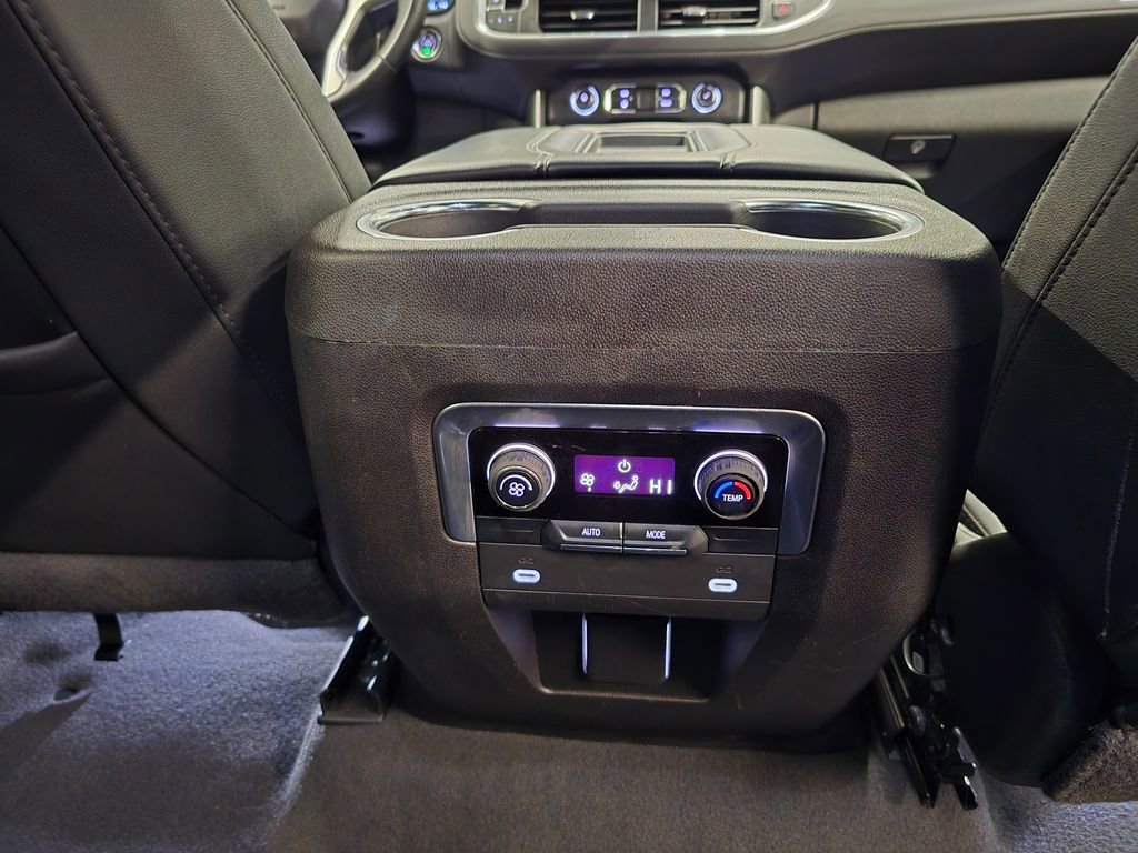 Used 2024 Chevrolet Suburban LT RWD image 36