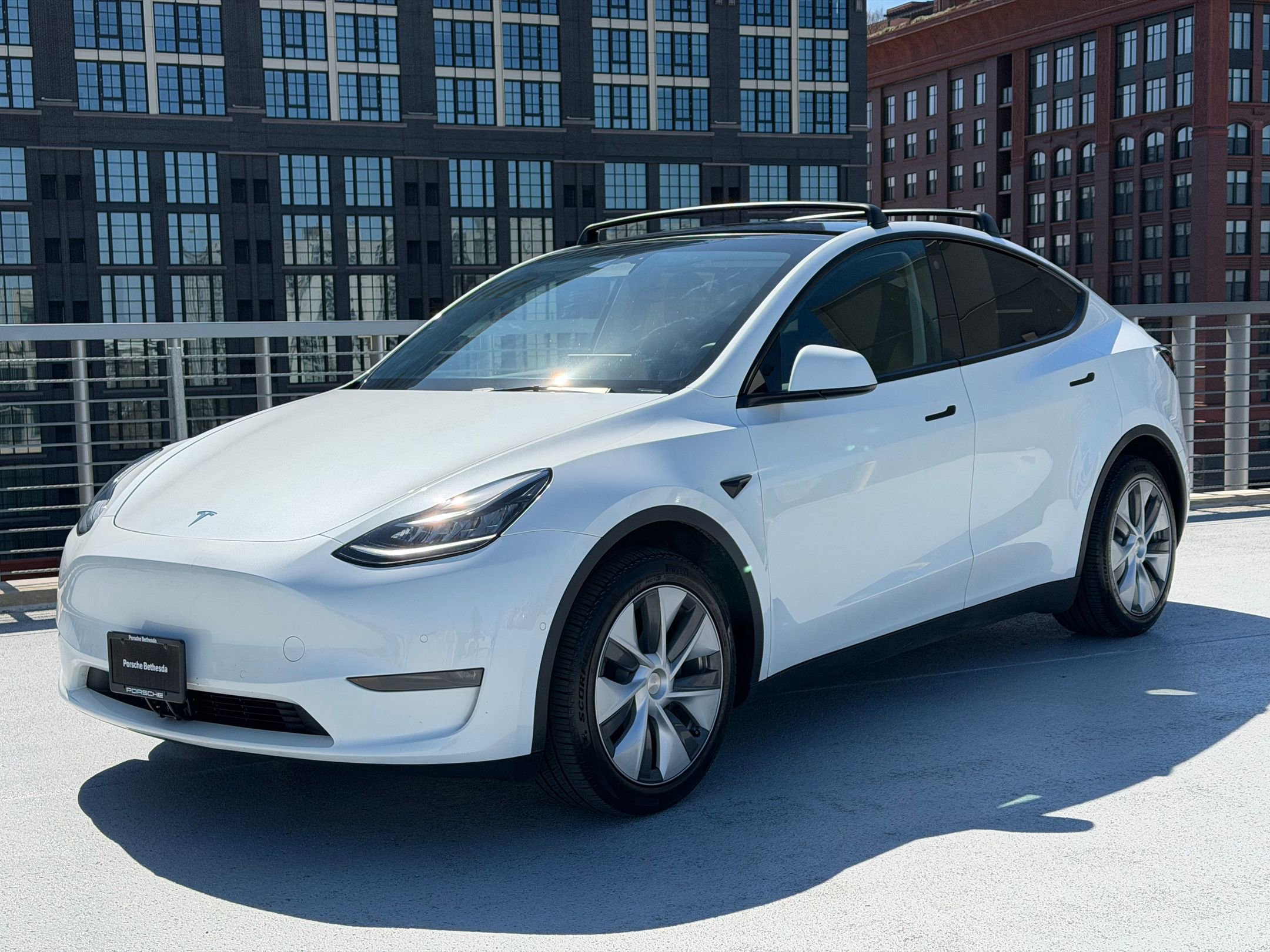 Used 2022 Tesla Model Y Long Range image 1