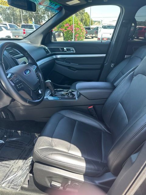 Used 2016 Ford Explorer XLT w/ Equipment Group 202A FWD image 7