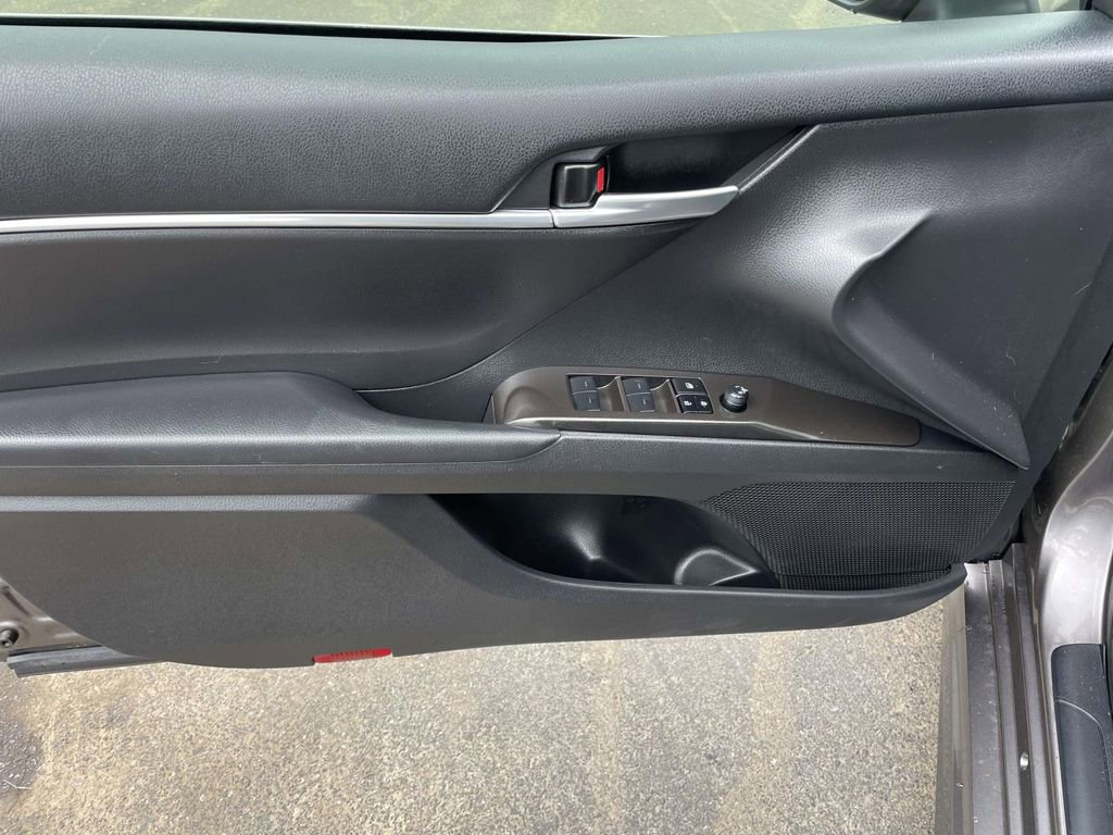 Used 2024 Toyota Camry SE image 27