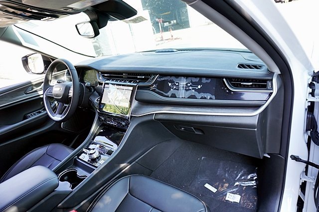 New 2023 Jeep Grand Cherokee Limited 4xe image 11