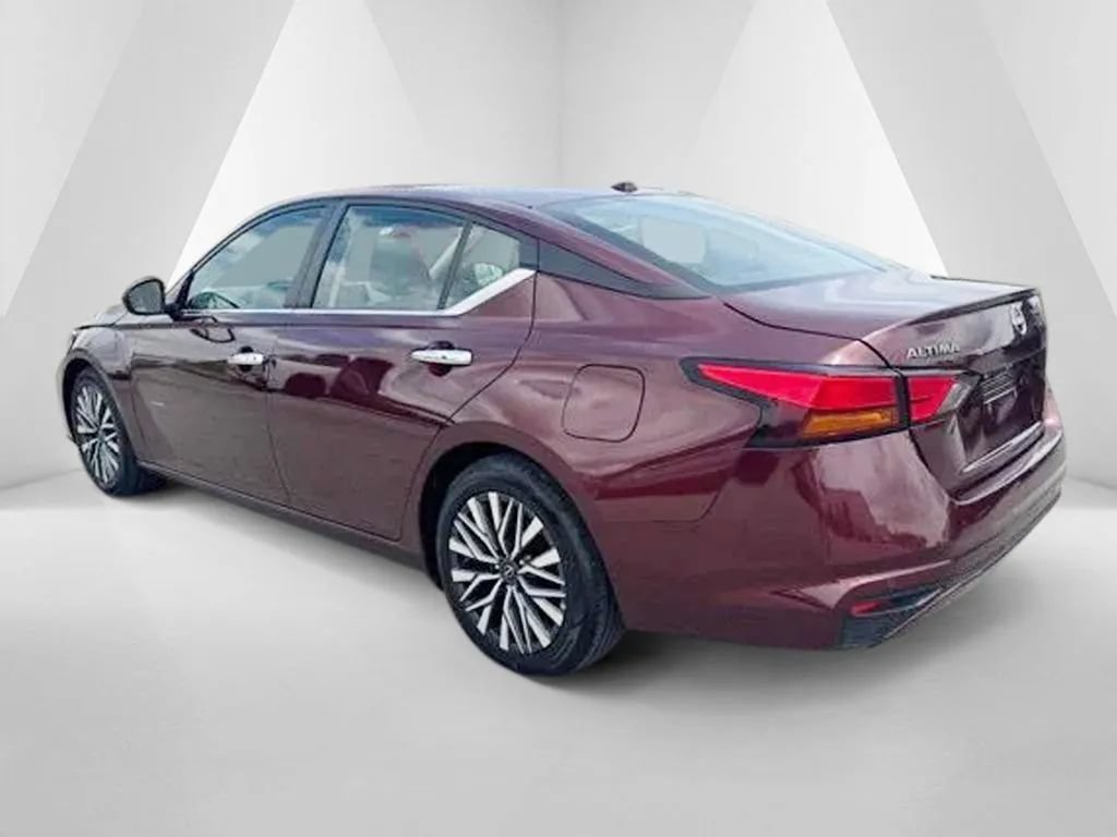 Used 2024 Nissan Altima 2.5 SV FWD image 5