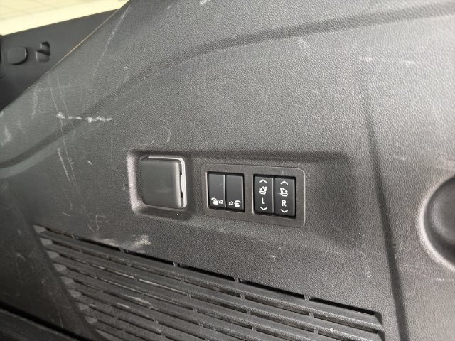 Certified 2024 Chevrolet Suburban High Country AWD/4WD image 18