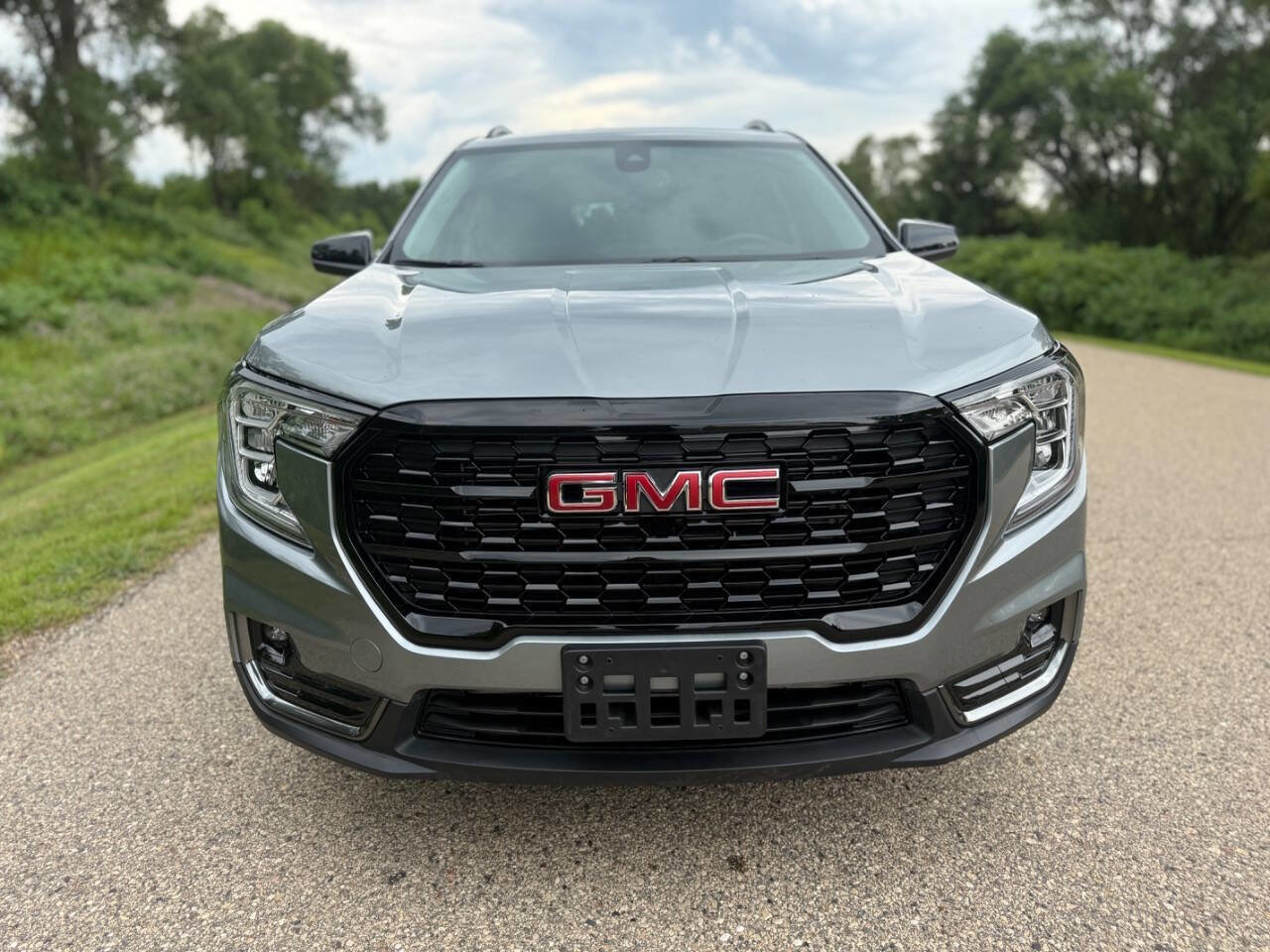 Used 2024 GMC Terrain AT4 image 3