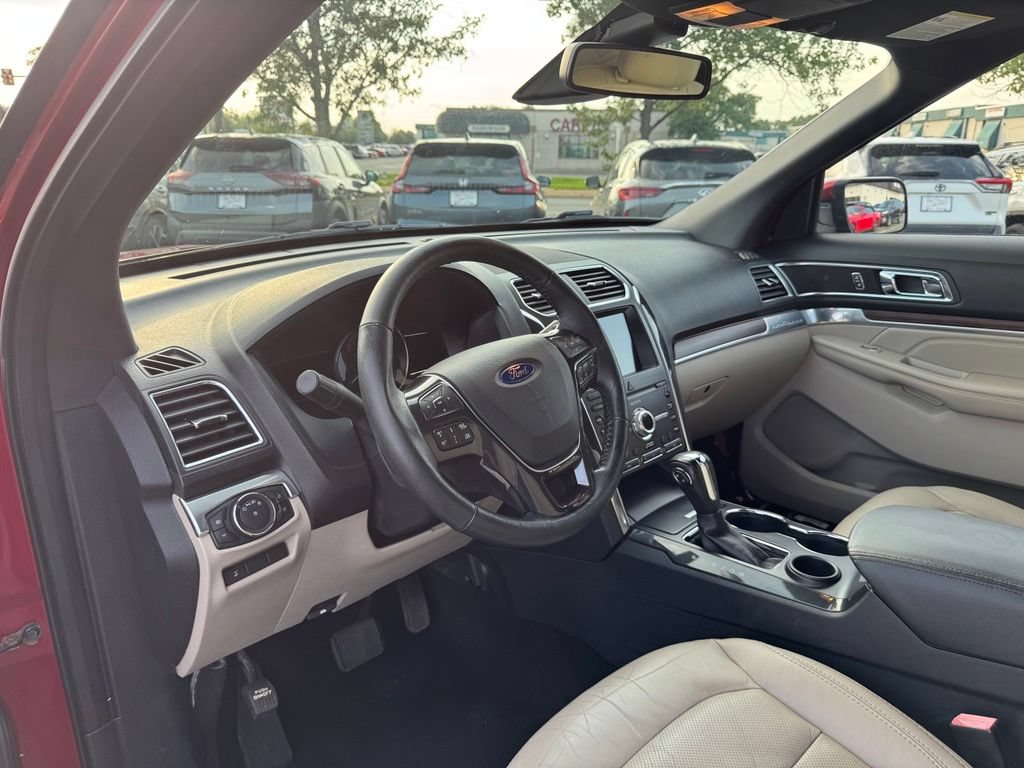 Used 2019 Ford Explorer Limited w/ Ford Safe & Smart Package FWD image 24