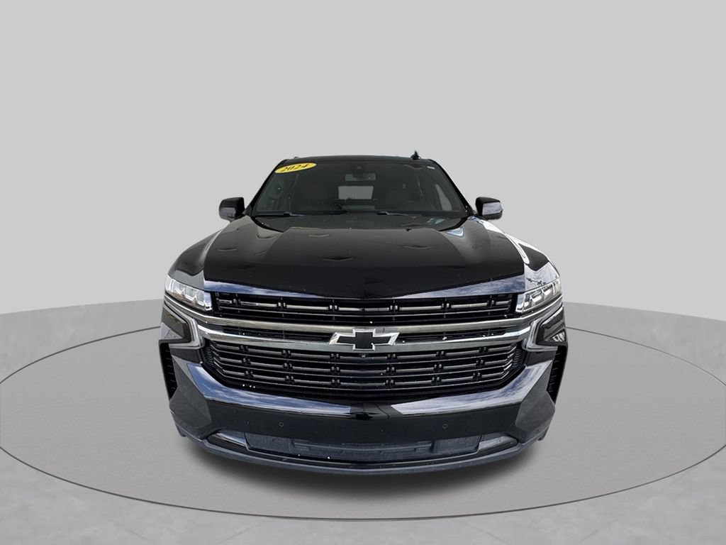 Used 2022 Chevrolet Suburban RST w/ Luxury Package RWD image 3