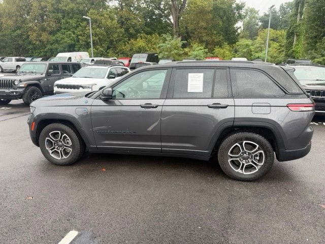 Used 2022 Jeep Grand Cherokee Trailhawk w/ Advanced Protech Group II AWD/4WD image 11