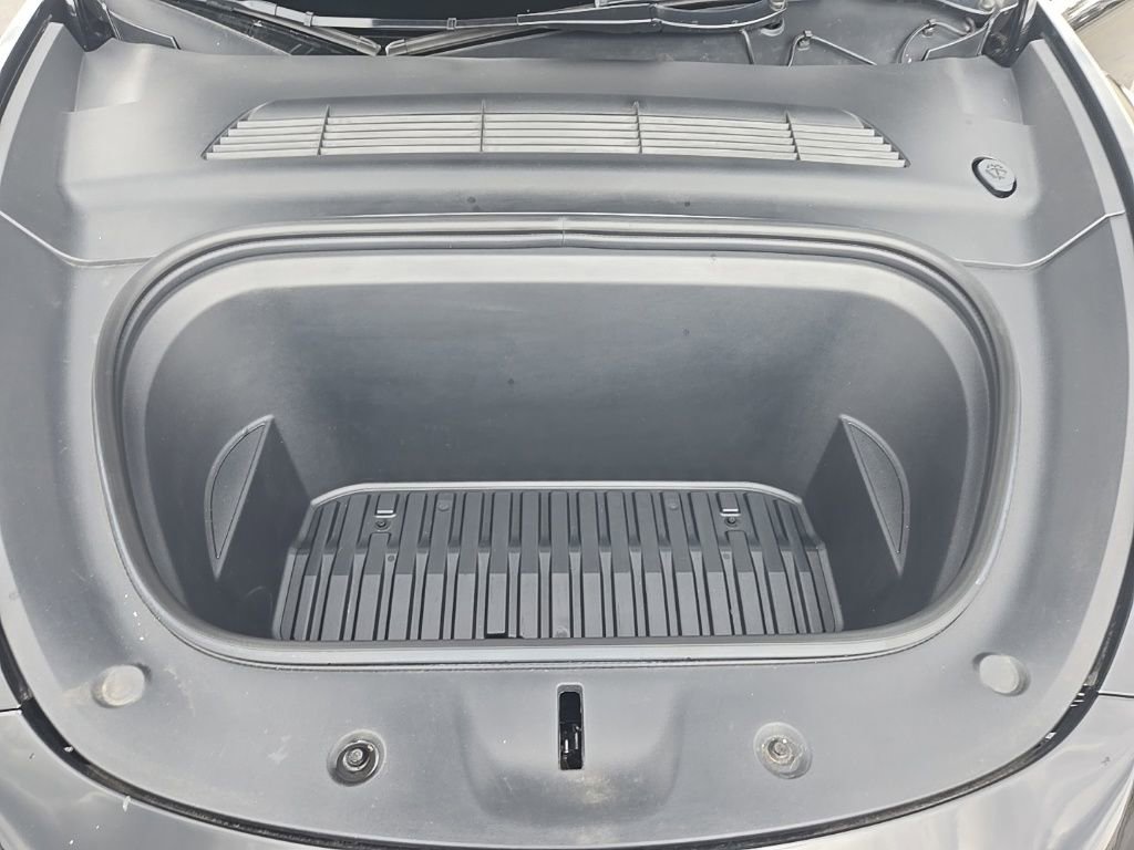 Used 2023 Tesla Model Y Long Range image 11