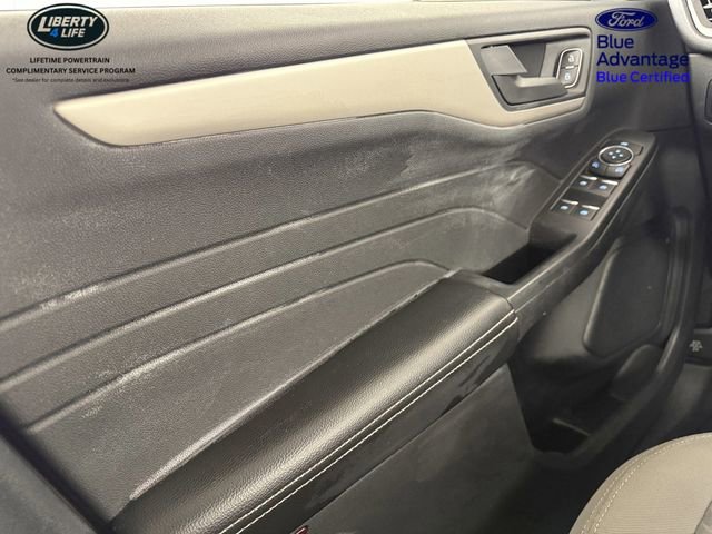 Certified 2022 Ford Escape SE w/ SE Sport Appearance Package image 32