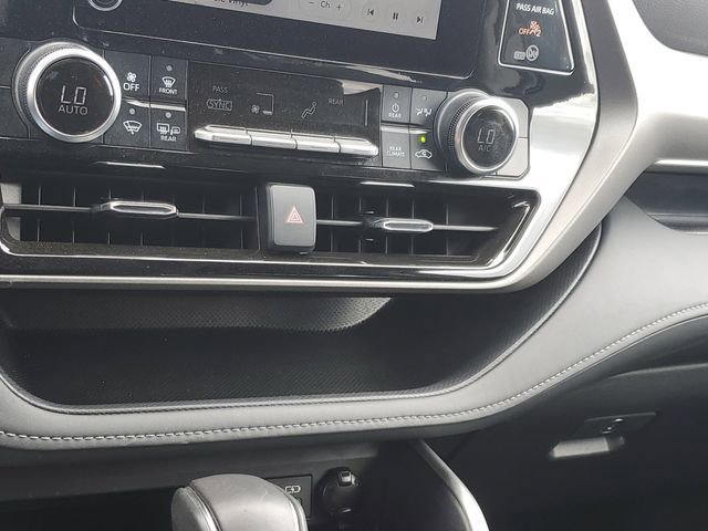 Used 2024 Toyota Highlander Limited image 17