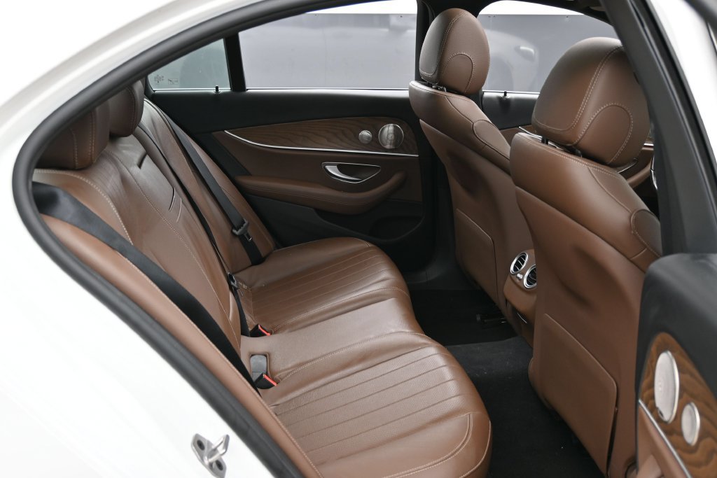 Used 2023 Mercedes-Benz E 350 4MATIC Sedan image 38