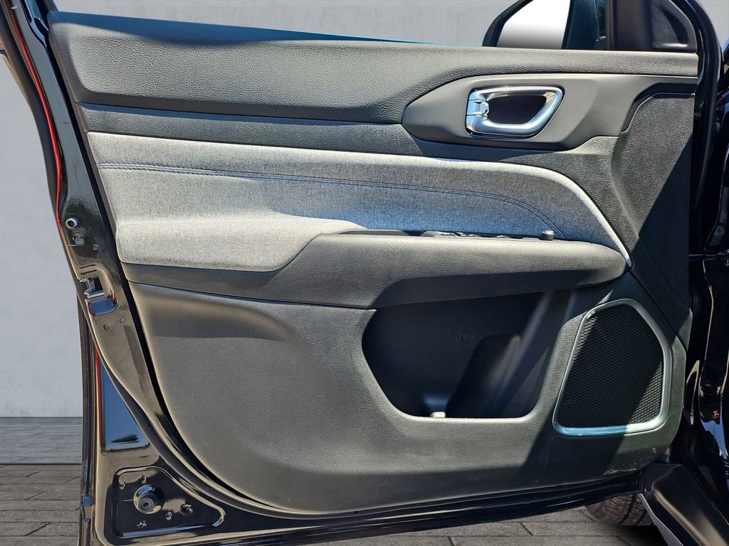 New 2025 Jeep Compass Latitude image 17