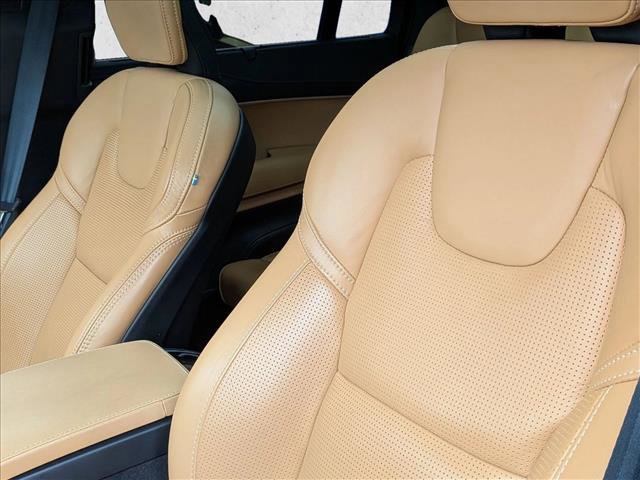 Used 2023 Volvo XC90 T8 Ultimate w/ Protection Package Premier image 13