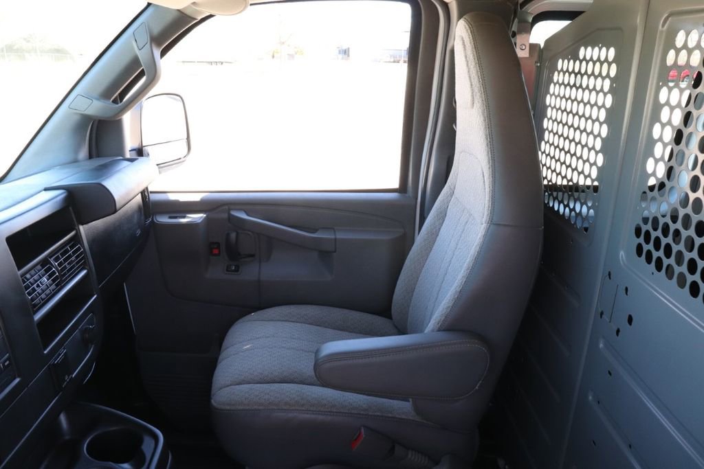 Used 2017 GMC Savana 2500 image 13