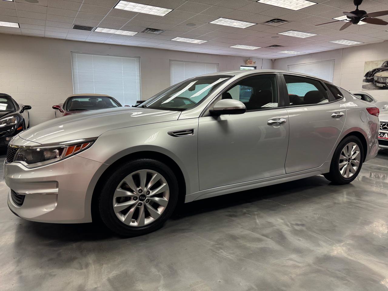 Used 2017 Kia Optima LX FWD image 15