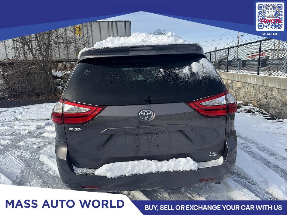 Used 2015 Toyota Sienna LE image 3