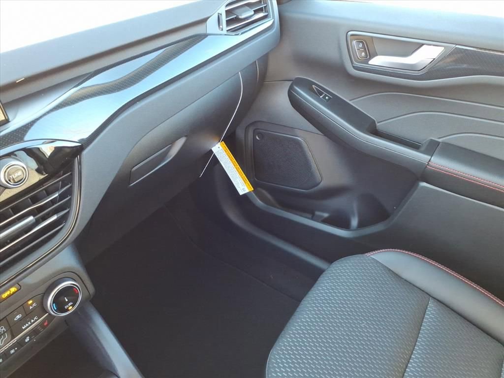 New 2026 Ford Escape ST-Line Select w/ Equipment Group 401A image 18